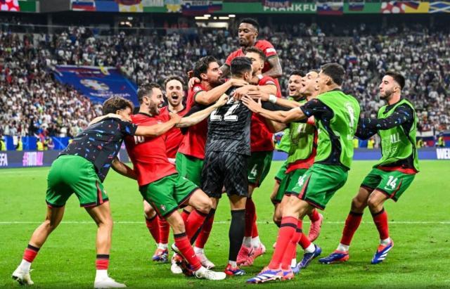 BBIN注册-佩佩C罗险成罪人 点球大战三连扑 科斯塔一战成圣